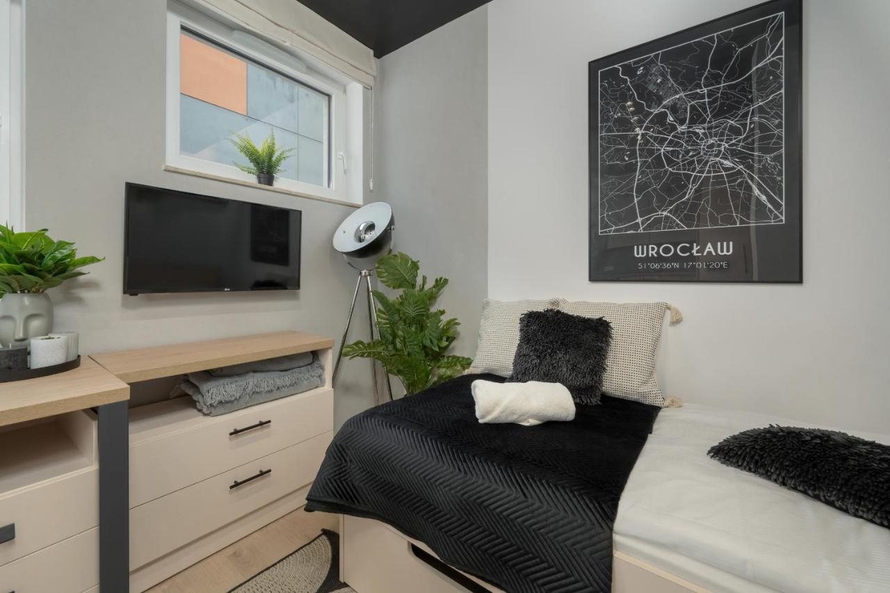 Trendy Studios With Home Office Near Wroclaw Main Station By Noclegi Renters Exterior foto