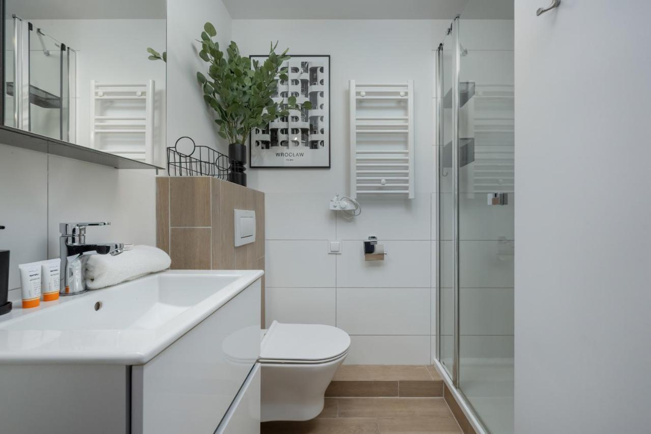 Trendy Studios With Home Office Near Wroclaw Main Station By Noclegi Renters Exterior foto