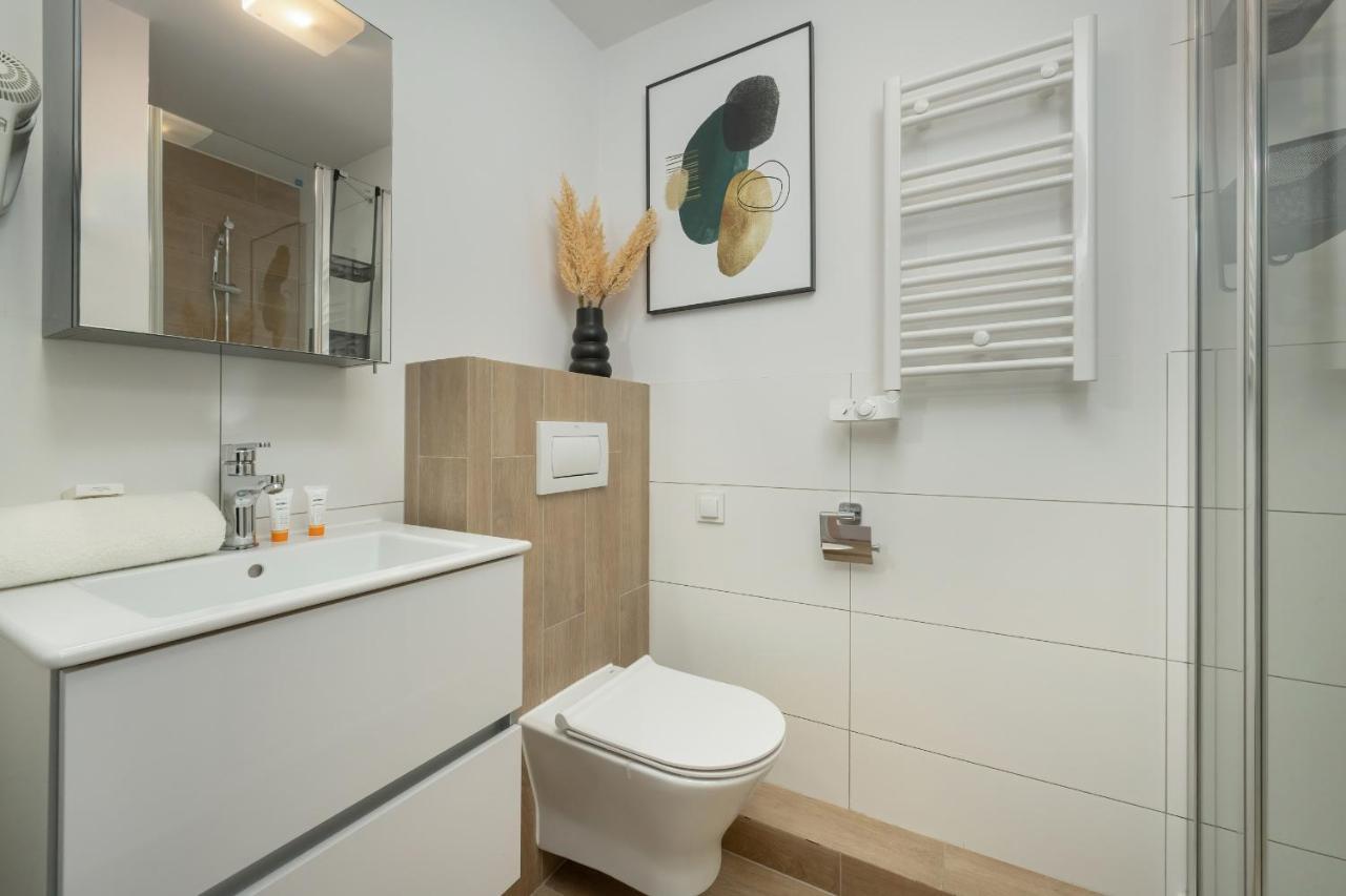 Trendy Studios With Home Office Near Wroclaw Main Station By Noclegi Renters Exterior foto