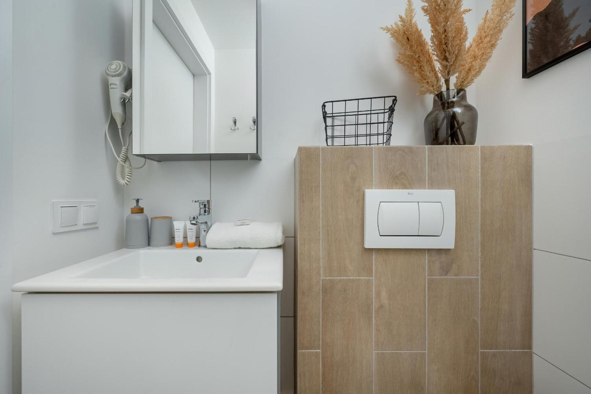 Trendy Studios With Home Office Near Wroclaw Main Station By Noclegi Renters Exterior foto